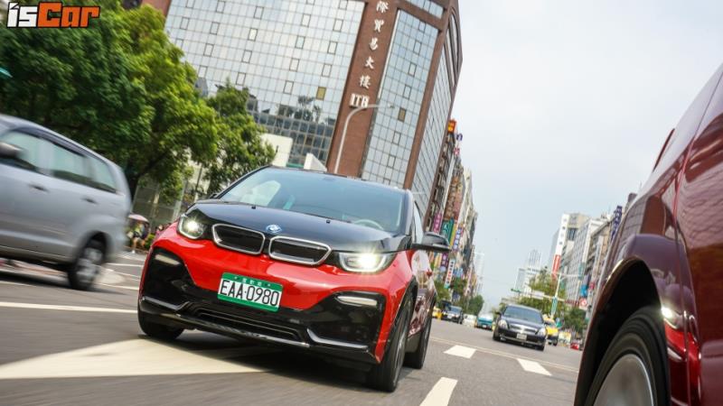 BMW i3S 純電版忠孝東路大挑戰【台北街頭實戰篇】