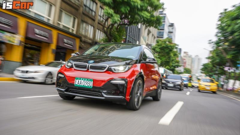 BMW i3S 純電版忠孝東路大挑戰【台北街頭實戰篇】