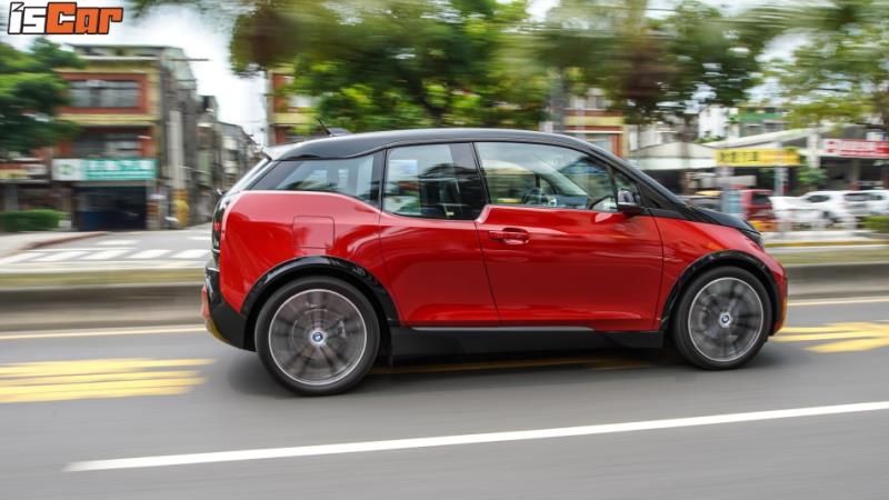 BMW i3S 純電版忠孝東路大挑戰【台北街頭實戰篇】