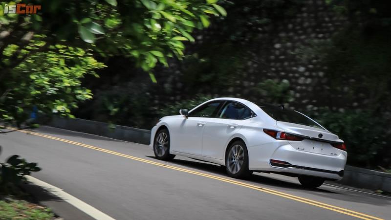 舒適移動美學，Lexus ES 250 旗艦版【駕乘質感篇】