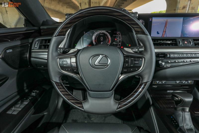 舒適移動美學，Lexus ES 250 旗艦版【駕乘質感篇】