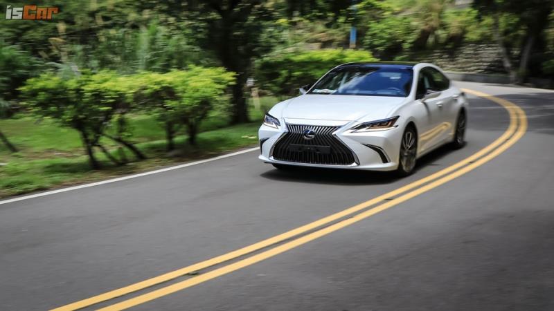 舒適移動美學，Lexus ES 250 旗艦版【駕乘質感篇】