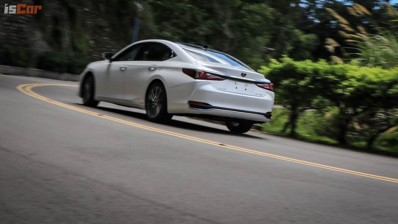 舒適移動美學，Lexus ES 250 旗艦版【駕乘質感篇】