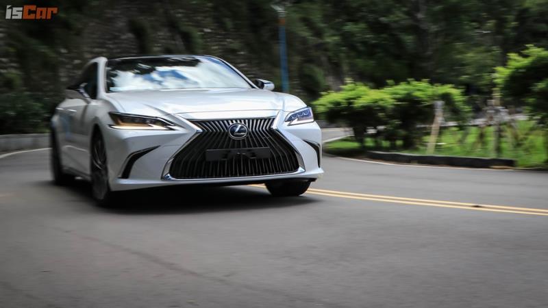 舒適移動美學，Lexus ES 250 旗艦版【駕乘質感篇】