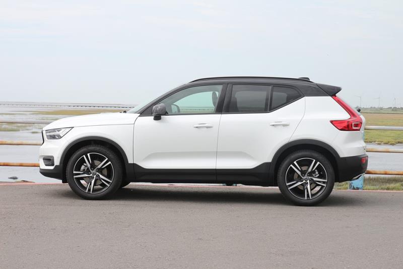XC40在鈑金折線上更為運動化，R-Design給人感受更加銳利。