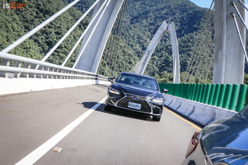 直上油電旗艦 Lexus ES300h v.s. ES250 百公里油耗實測