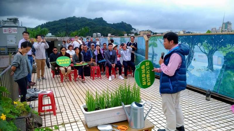 園圃的永續經營，關鍵的是人續的觀念，若政府補助結合生態農業、土壤保育、永續設計等基礎必修培訓課程，園圃才能真正達到永續經營的目標