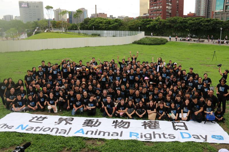 世界動物權日 台北高雄兩地民眾 攜手為動物發聲