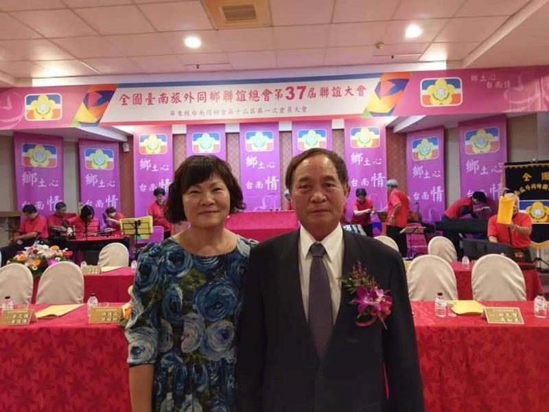 南六企業董座黃清山（右）伉儷 懷抱感恩心行善公益數十載。