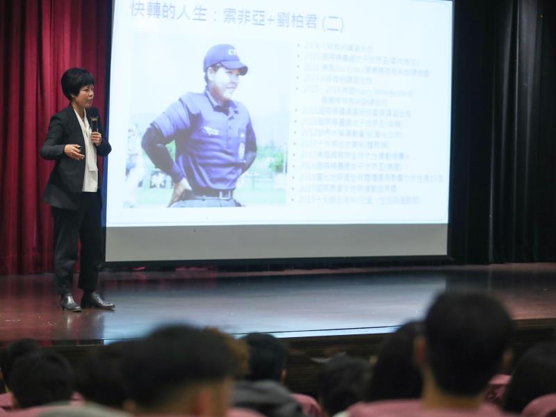 喜愛棒球的劉柏君，去年強忍骨傷上場執法世界盃女子賽，只為了證明自己也有能力與決心當裁判，「讓女性可以成為任何想成為的人」。