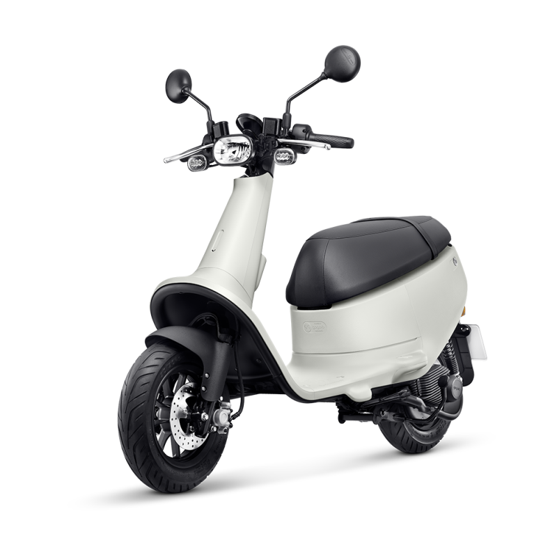 Gogoro VIVA Lite優格白 搭配遠傳超級騎機方案 最低$7880起。