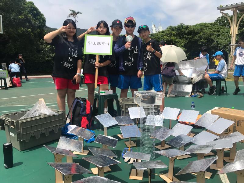 中山國中第1組同學榮獲國中組第一名。