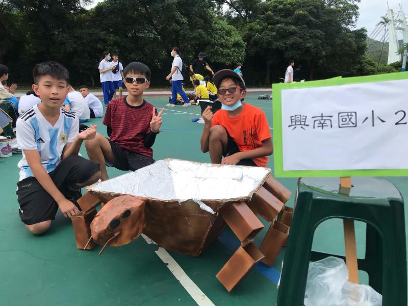 新北市教育局今(20)日在深坑國小舉辦「109年度太陽能燜燒鍋創意競賽」。