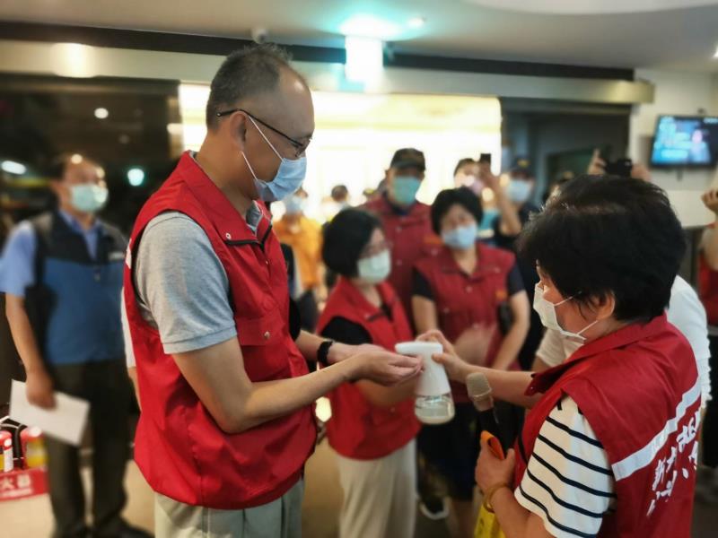 新北市副市長謝政達今(5)日率市府公共安全聯合稽查小組，加強政策宣導及視察。