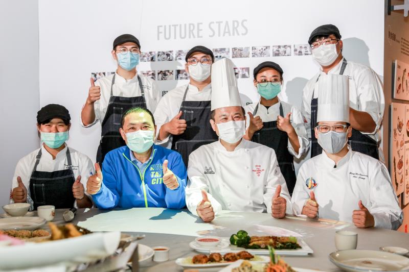 台北亞都麗緻飯店米其林一星楊光宗主廚帶領醒吾科技大學餐旅系同學，用新北在地食材，設計開發創意料理。