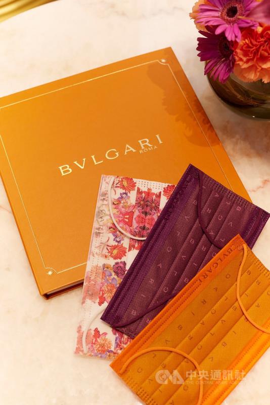 中衛與國際珠寶精品寶格麗（BVLGARI）合作，推出3款口罩，寶格麗僅提供給品牌VIP客戶，只送不賣。（寶格麗提供）中央社記者蔡芃敏傳真　109年10月15日