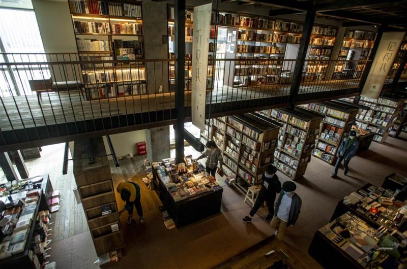 無關實驗書店由曾獲獎的建築師暨空間設計師朱志康創辦。他曾於中國成都設計方所書店（圖），當地媒體盛讚為中國最美書店。（中新社）