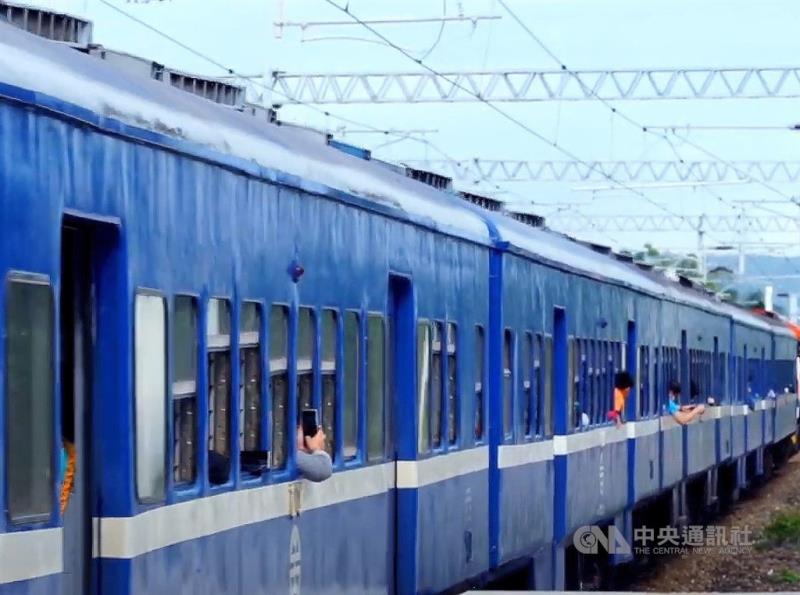 尋訪消失的車站 藍皮解憂火車退休前最後巡禮[影]