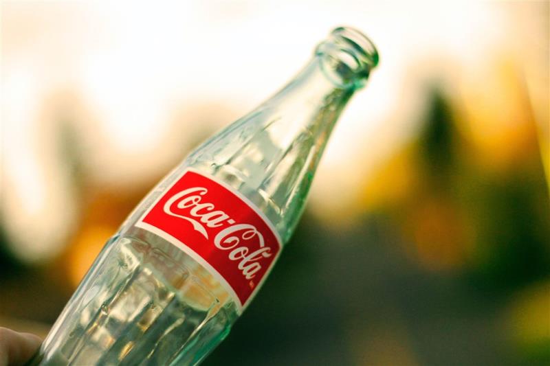 飲料巨擘可口可樂（Coca-Cola）17日表示，2020年銷售因疫情受創後，將在全球裁減2200個工作機會以作為公司重整一環。（示意圖／圖取自Unsplash圖庫）