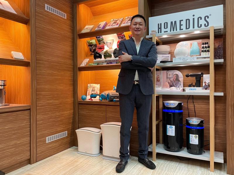 郭永福說，重視居家空氣品質 ，HOMEDICS 推出UV離子殺菌空氣清淨機。