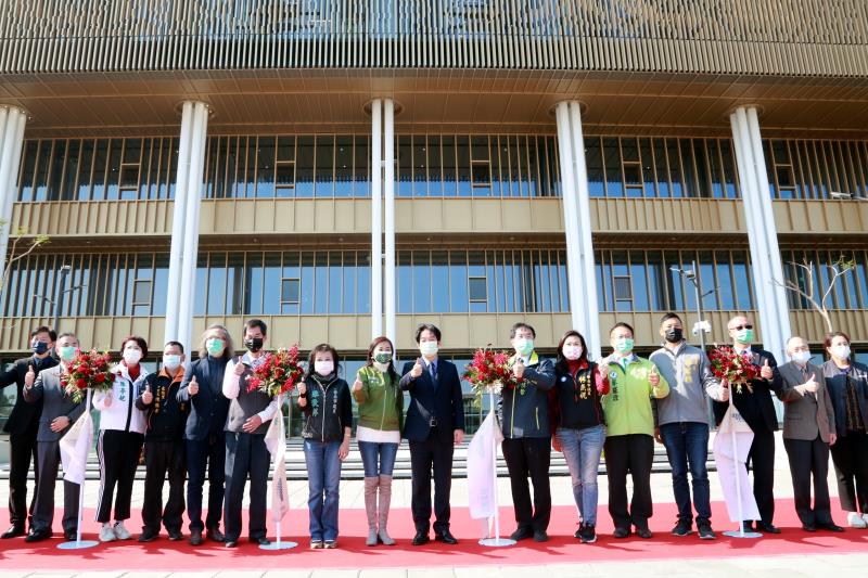 台南市長黃偉哲偕同副總統賴清德等各界貴賓為台南市圖新總館開幕剪綵.