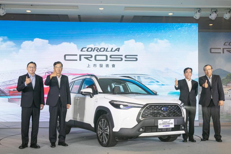 COROLLA CROSS為過去20年來，唯一單月領牌數突破6,000台的車款。(左起和泰汽車蘇純興總經理、黃南光董事長、國瑞汽車長沼一生董事長、林永裕總經理)
