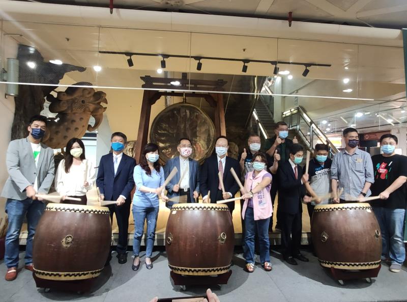 龍山寺百年佛鼓開放展覽 Mobii!助力推動在地文化與觀光