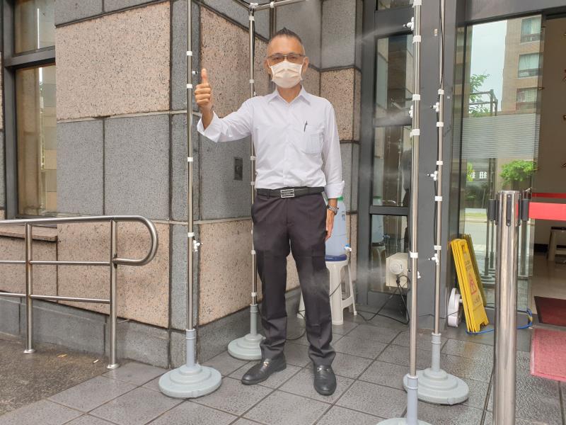 強化防疫 宏明建設為警察裝滅菌門 