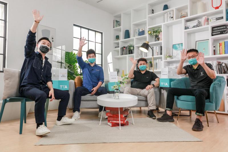 TTA新創好物開箱首播邀請陳飛宏(左起) 主持，與愛微科創辦人曾軍皓、創星淨聯創辦人陳台彰及優力勁聯創辦人林煜傑，共同開箱新創產品，展示科技實力。