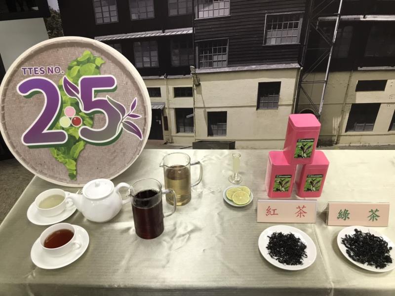 「臺茶25號」芽葉色澤豔麗、特色新穎，所製成的紅茶水色橙紅明亮，具幽雅蘭花香，另製成綠茶則茶湯呈天然淡紫色，運用於手搖飲品之開發，即可使飲品呈現繽紛色彩變化，