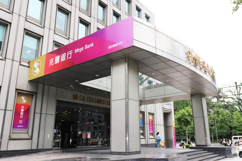 兆豐銀行主辦中租-KY馬來西亞子公司美金1.2億元聯貸案，超額認購2.13倍，深耕新南向放款。