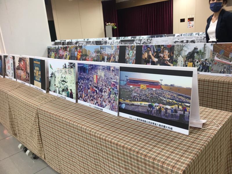 文物展覽暨照片巡迴展，以及「台灣民主化街頭運動照片展」即日起至10月3日在彰化市婦女學苑的展覽，邀請民眾一起回顧台灣民主運動的過程。