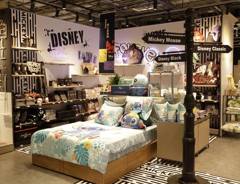 HOLA斗六店設立迪士尼專區，並運用精緻化陳列提升大約2成的商品數。