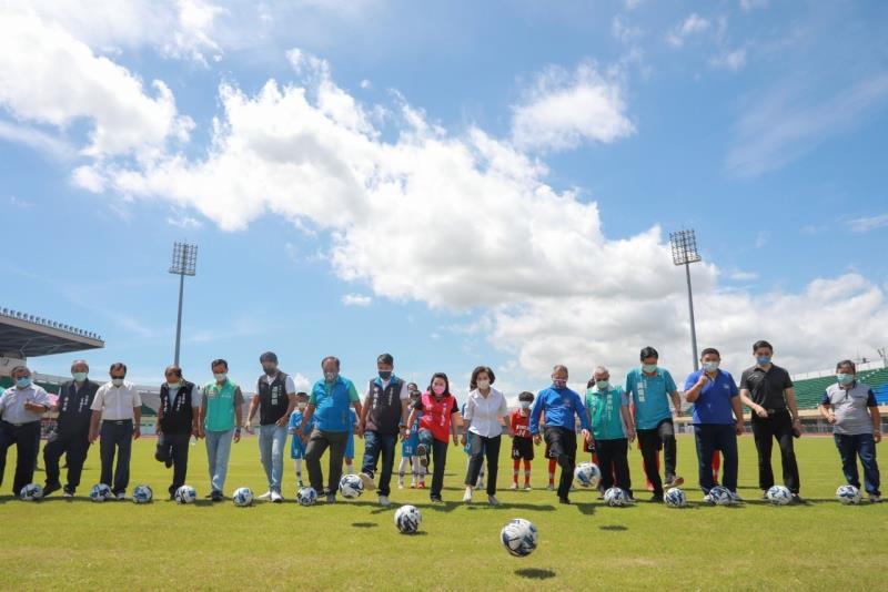 打造複合式足球場  宜蘭運動公園田徑場全面升級啟用 