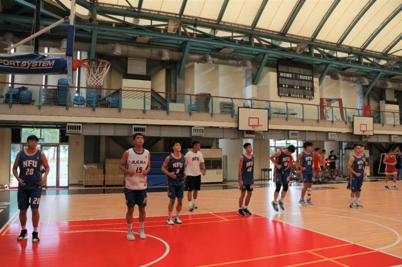 虎科大與臺大醫院雲林分院簽立醫療特約，提供每位籃球隊員健檢與定期運動治療協助。