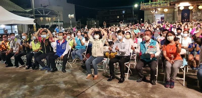 秀琴歌劇團《燒餅皇帝》六甲區隆重登場，現場超過700鄉親一同觀賞。
