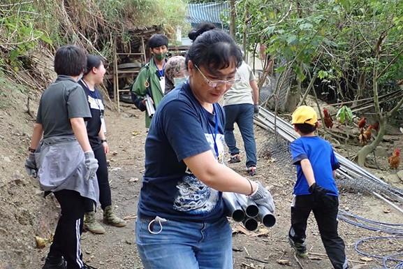 石虎協會陳美汀博士帶領協會志工至高士部落服務
