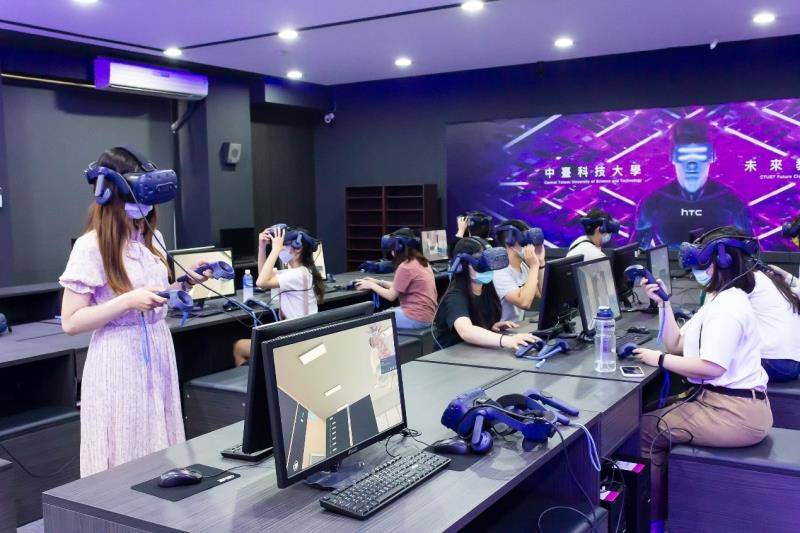 中臺科大應用VR創新醫學教育課程。