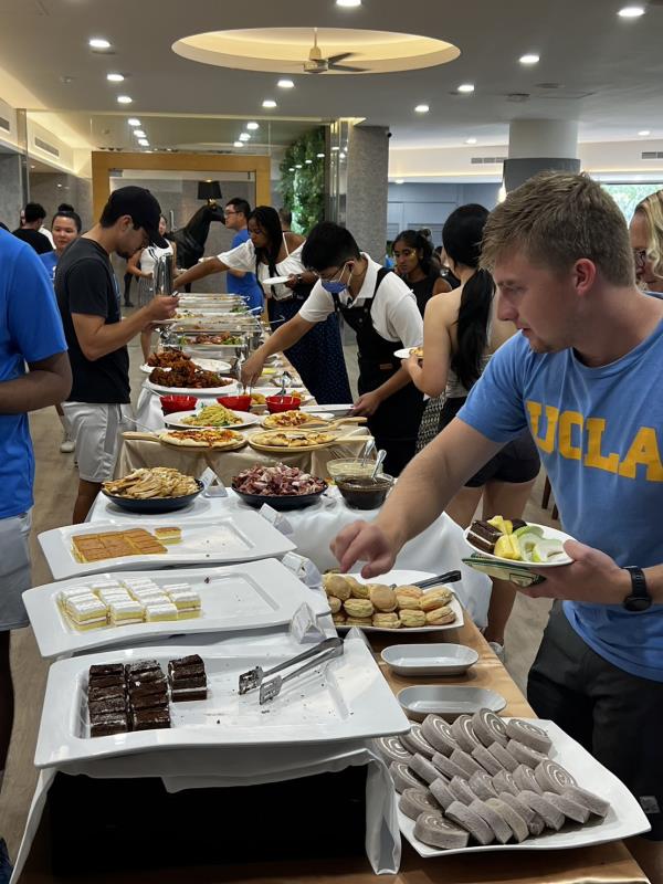 千葉餐飲進駐中正大學 迎接國慶貴賓UCLA棕熊行進樂隊  進行台灣飲食文化交流