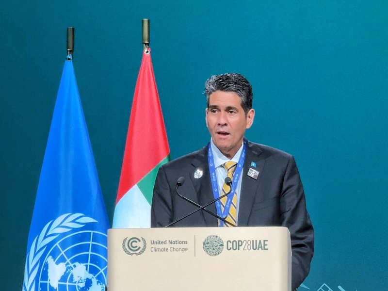 帛琉總統惠恕仁（Surangel Whipps Jr.）12月1日在COP28大會會議發表演說，邀請歐萊德發表紀錄片《解凍格陵蘭：拯救馬紹爾》