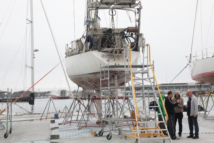 烏克蘭1家3口帆船故障泊安平港修復　黃偉哲表達關心