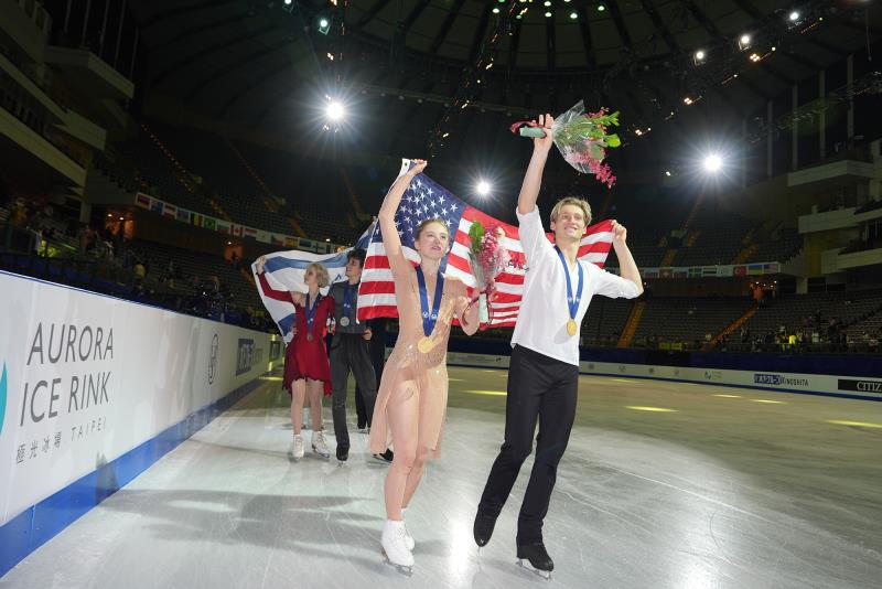 世青賽冰舞驚艷四方  美選手Leah ＆ Artem奪得冠軍