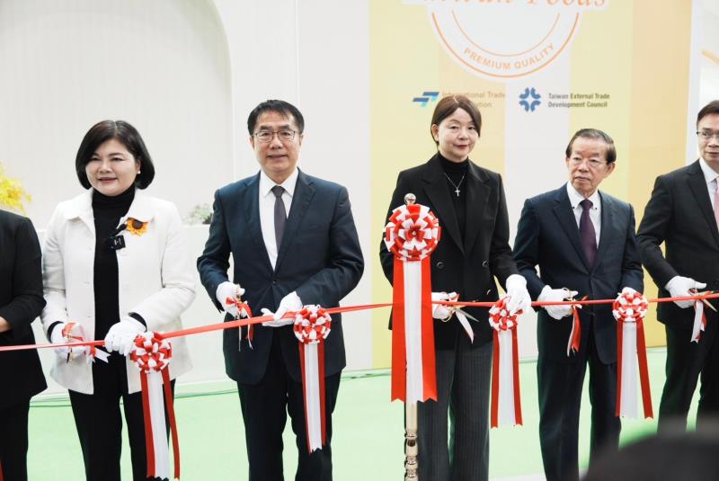 台南市長黃偉哲參加東京食品展台灣館開幕儀式。