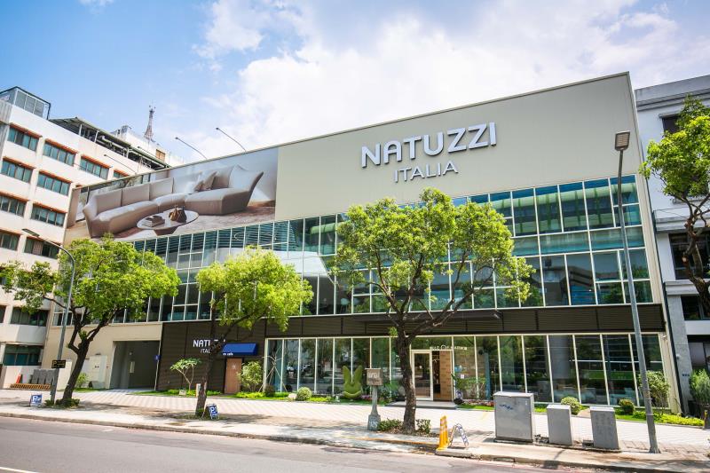 NATUZZI台中概念店插旗七期蛋黃區，開立600坪全台最大品牌專賣店，全台門市同慶祝。
