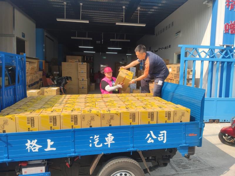裕隆集團貨車資源投入災後救助，小太陽關懷協會緊急為災戶送上生活物資。
