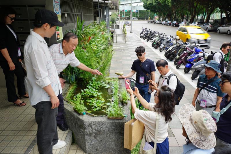 韓國慶尚南道居民訪問台北市萬華區騰雲里，觀察社區永續的實際作為。