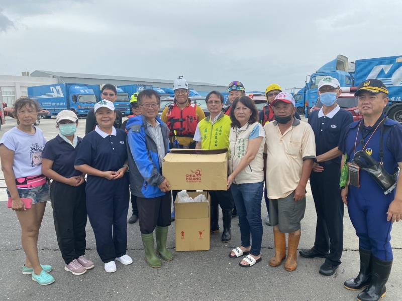 黃偉哲視察麻豆小埤里  感謝消防人員助救災