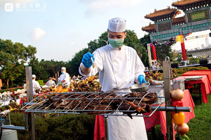 中秋饗烤肉，民歌伴賞月-限量原住民炭火烤全豬