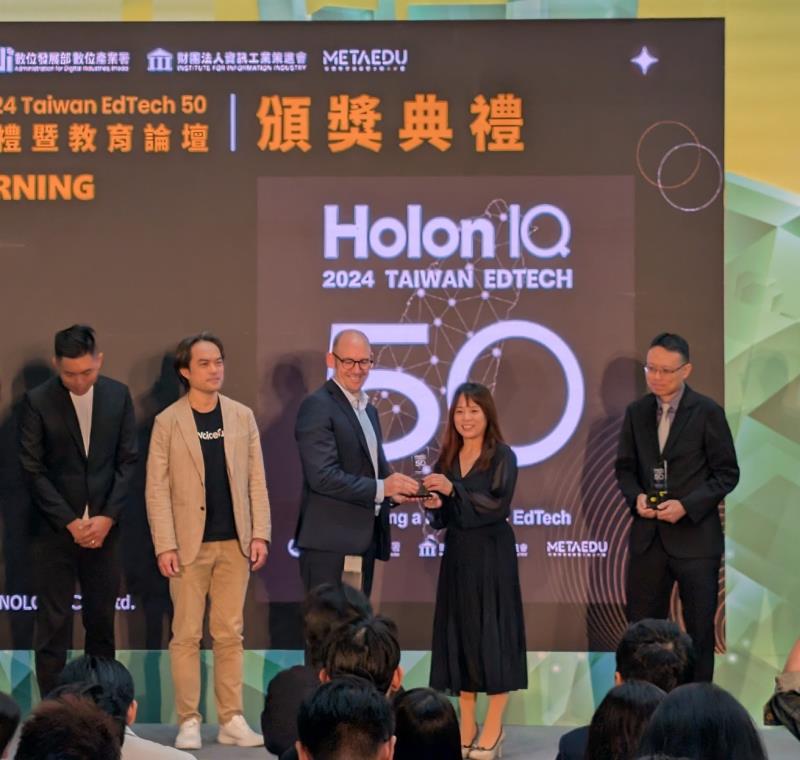 易晨智能團隊努力下，曾獲全球最大教育科技調研機構HolonIQ 的「HolonIQ 2024 East Asia EdTech 150」及「Taiwan EdTech 50」肯定。連續三年獲得國際教育科技機構的肯定，突顯易晨智能在AI教育科技領域的領先地位。
照片易晨智能提供
