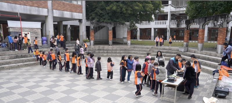 清淤後不再淹水的下沉式廣場，作為食農教育成果發表場地 。